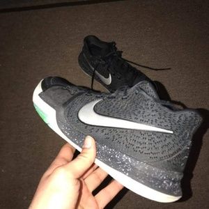 Kyrie 3 used. Size 10